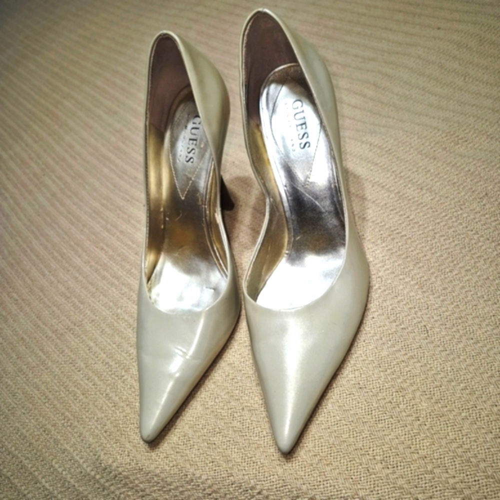 GUESS Carrie Cream Patent Pumps Sz. 7.5